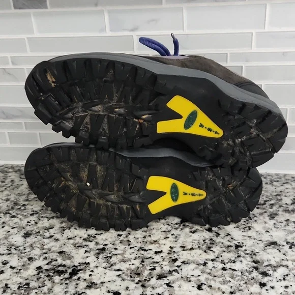 Women's Gray & Black Vasque Ankle Hiking Boots / Trail Running Shoes sz 8.5 - Picture 6 of 6